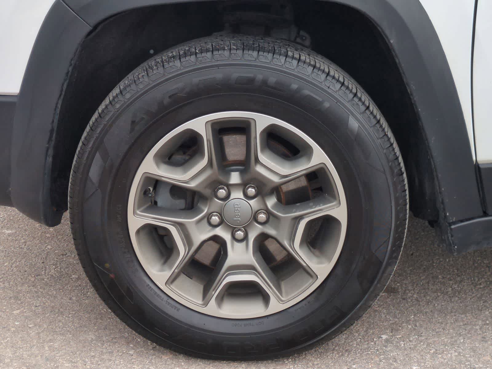 Thumbnail: 2020 Jeep Cherokee - 24