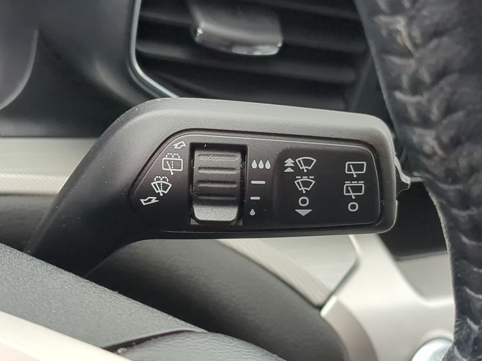 Thumbnail: 2022 Ford Explorer - 32