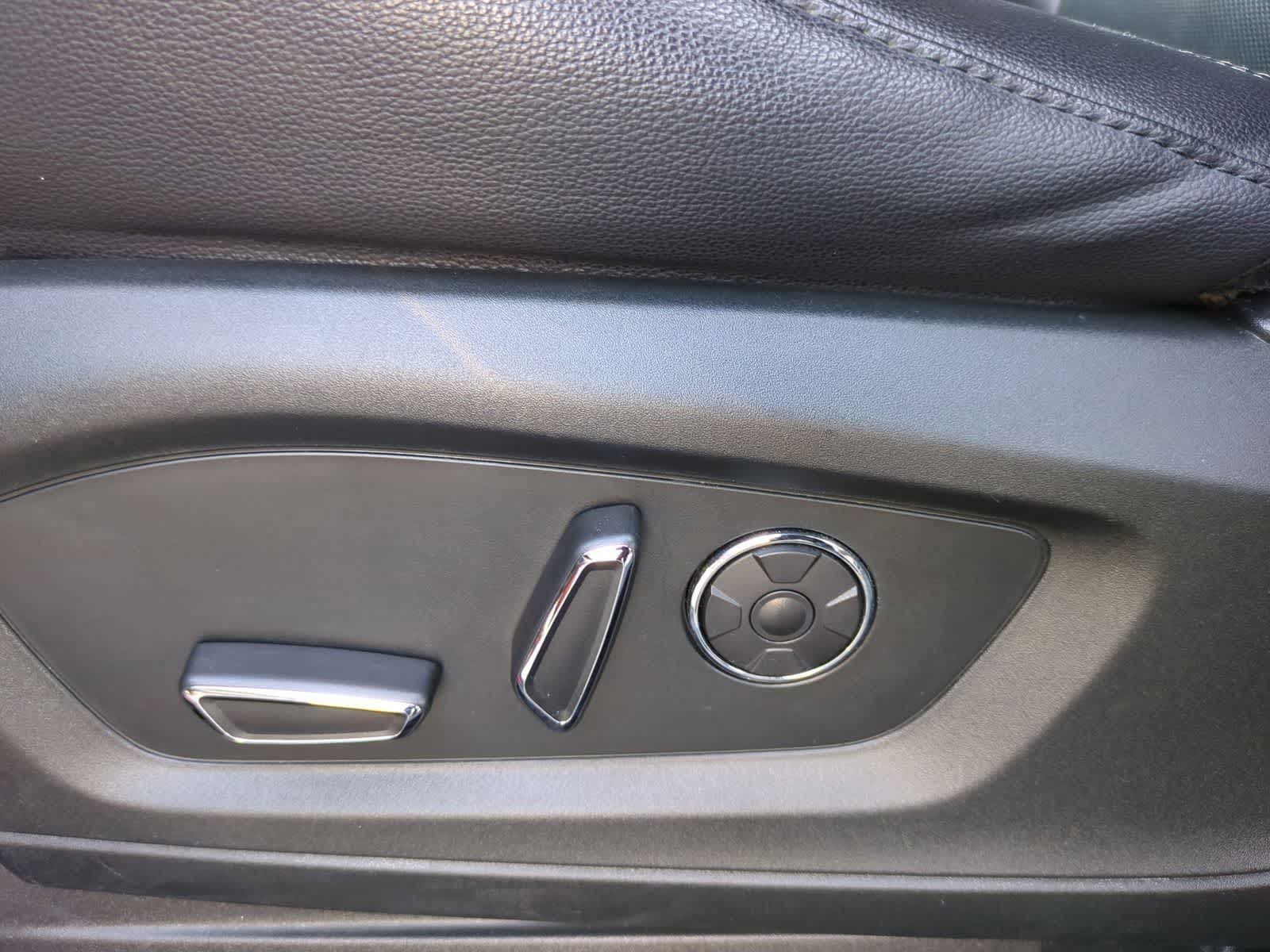 Thumbnail: 2020 Ford Explorer - 24