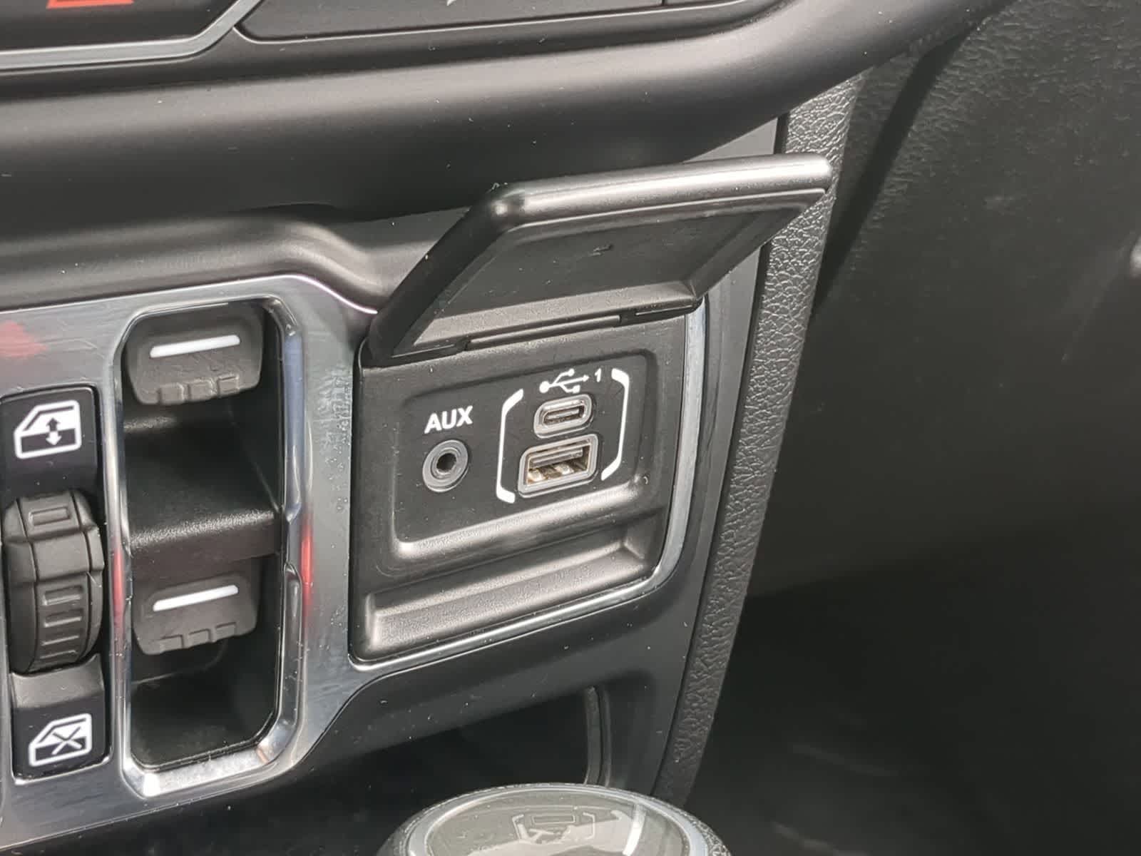 Thumbnail: 2021 Jeep Wrangler - 35