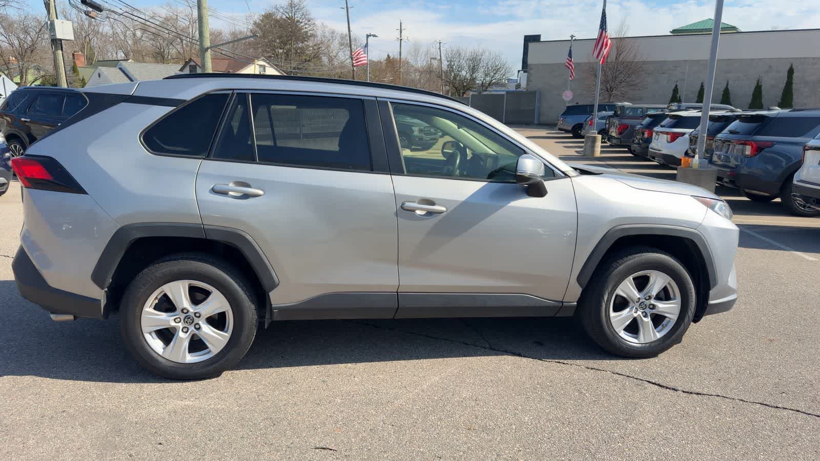 Thumbnail: 2019 Toyota RAV4 - 10