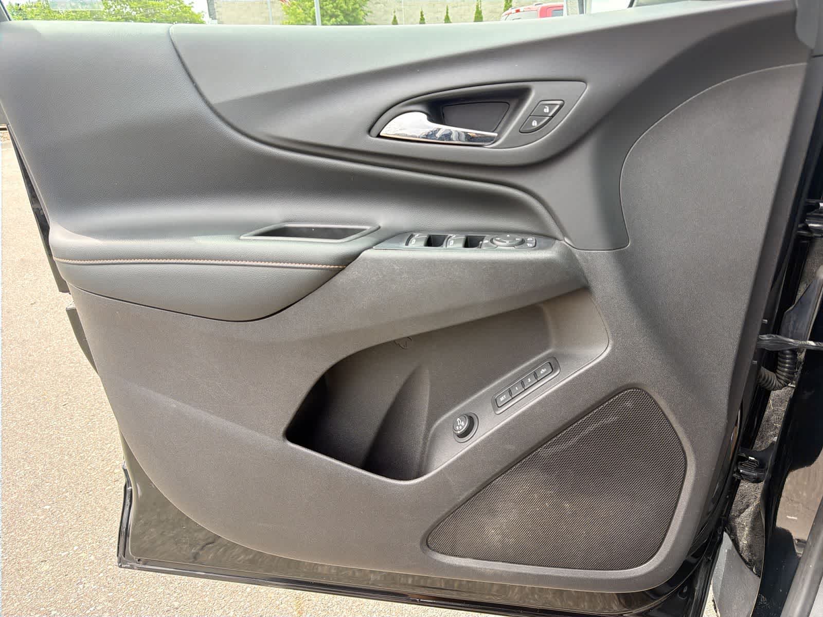 Thumbnail: 2019 Chevrolet Equinox - 31