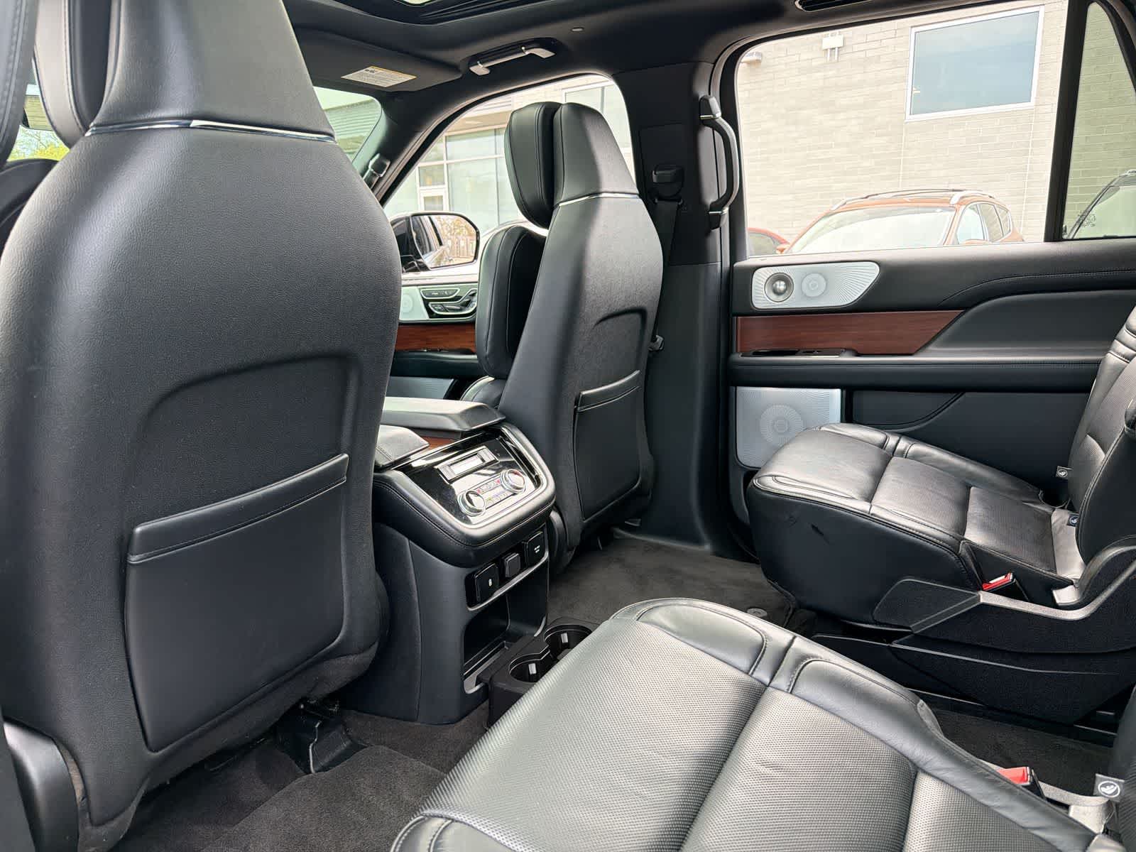 Thumbnail: 2019 Lincoln Navigator L - 23