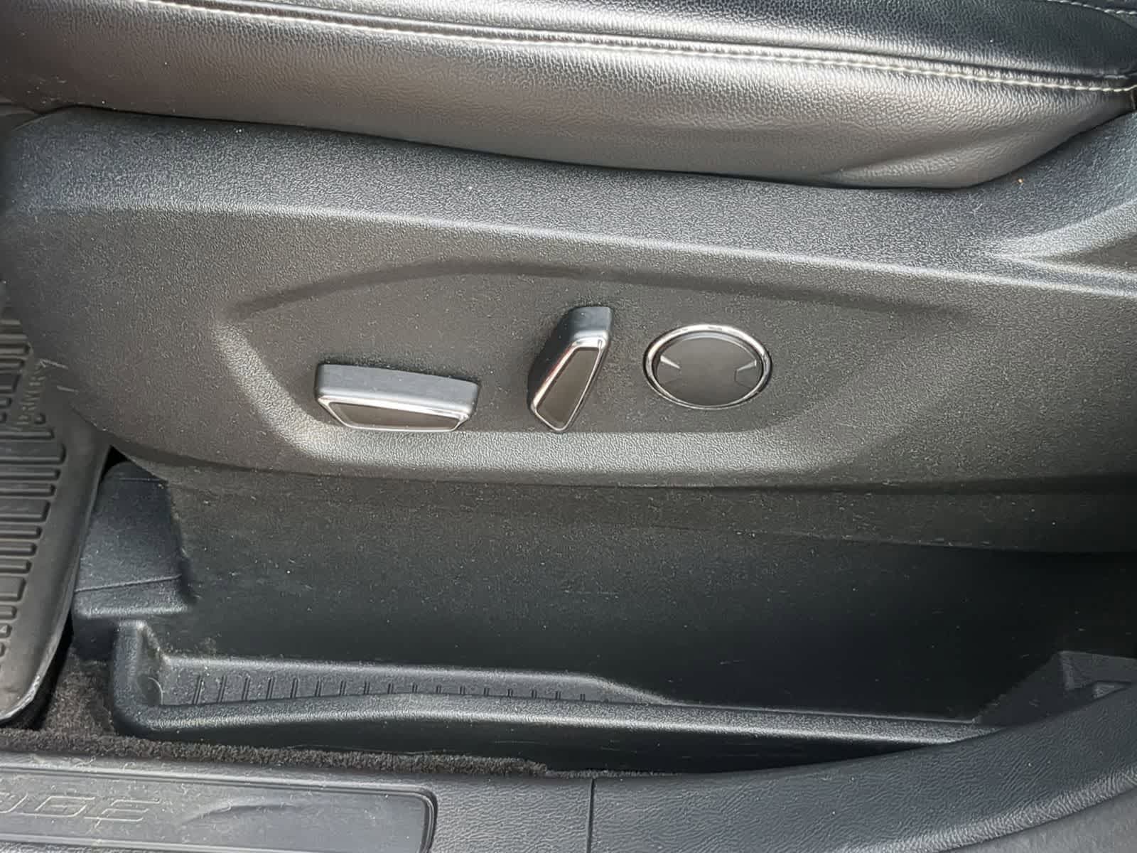 Thumbnail: 2019 Ford Edge - 22