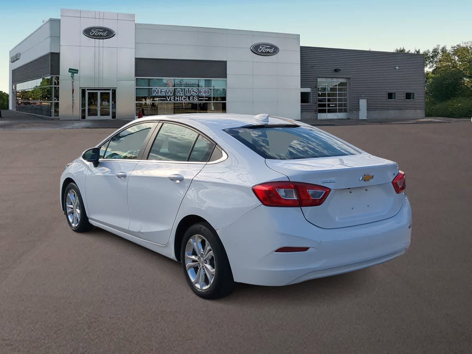 Thumbnail: 2019 Chevrolet Cruze - 8