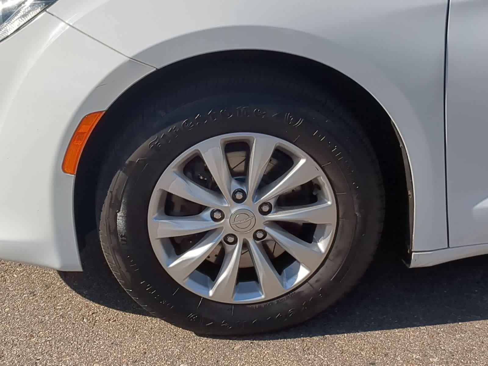 Thumbnail: 2019 Chrysler Pacifica - 17