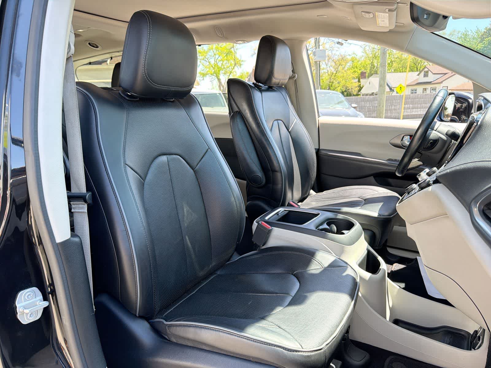 Thumbnail: 2018 Chrysler Pacifica - 22