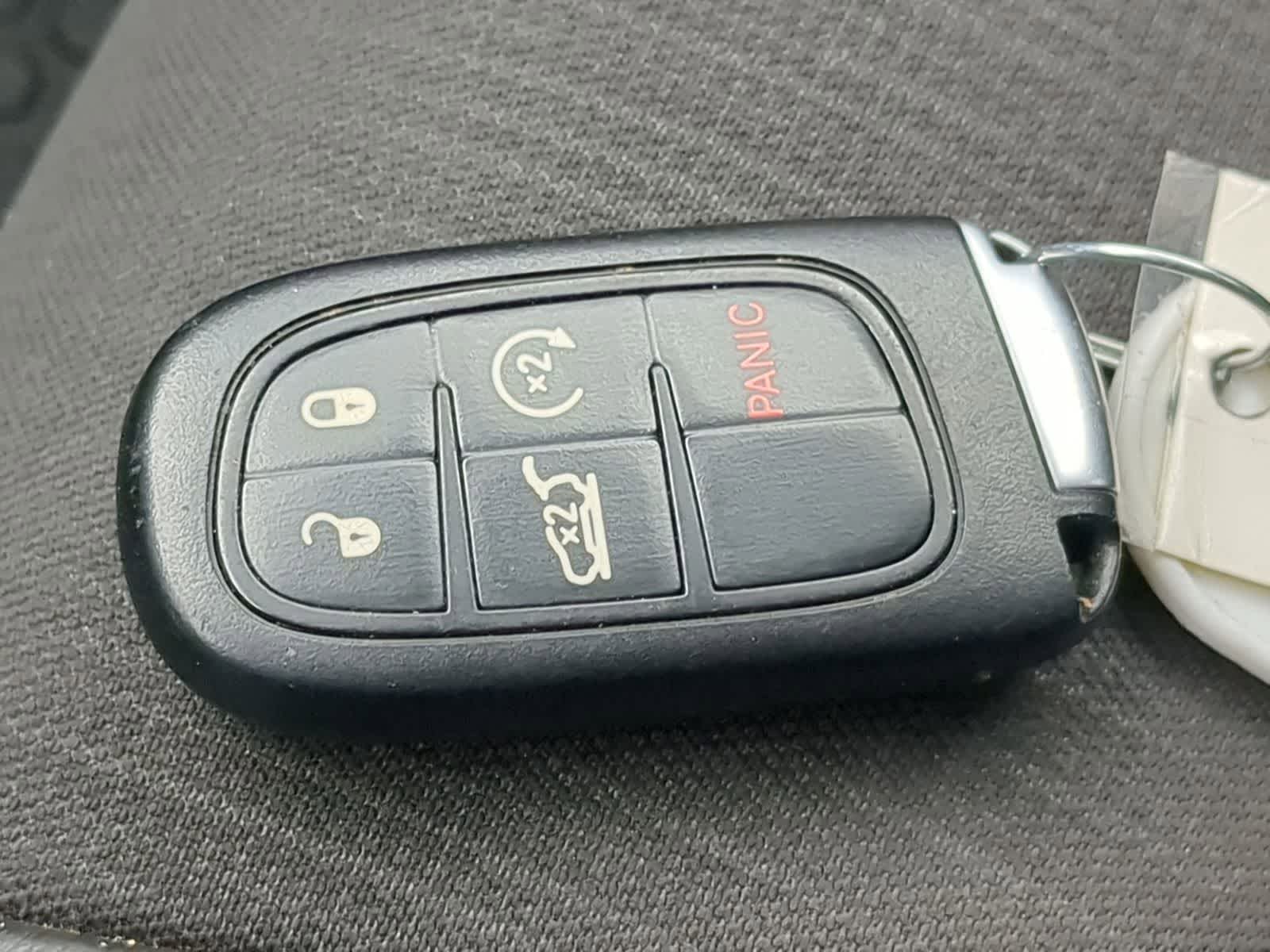 Thumbnail: 2018 Jeep Cherokee - 37