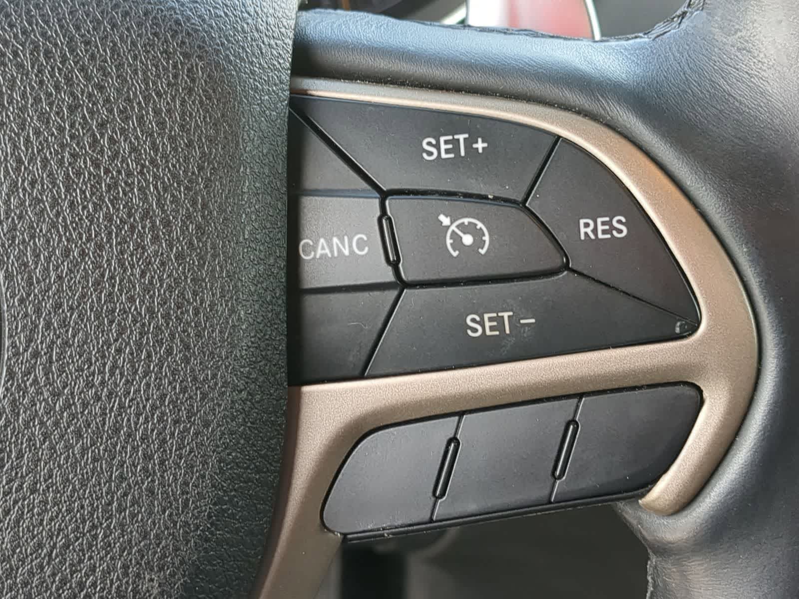 Thumbnail: 2014 Jeep Grand Cherokee - 28