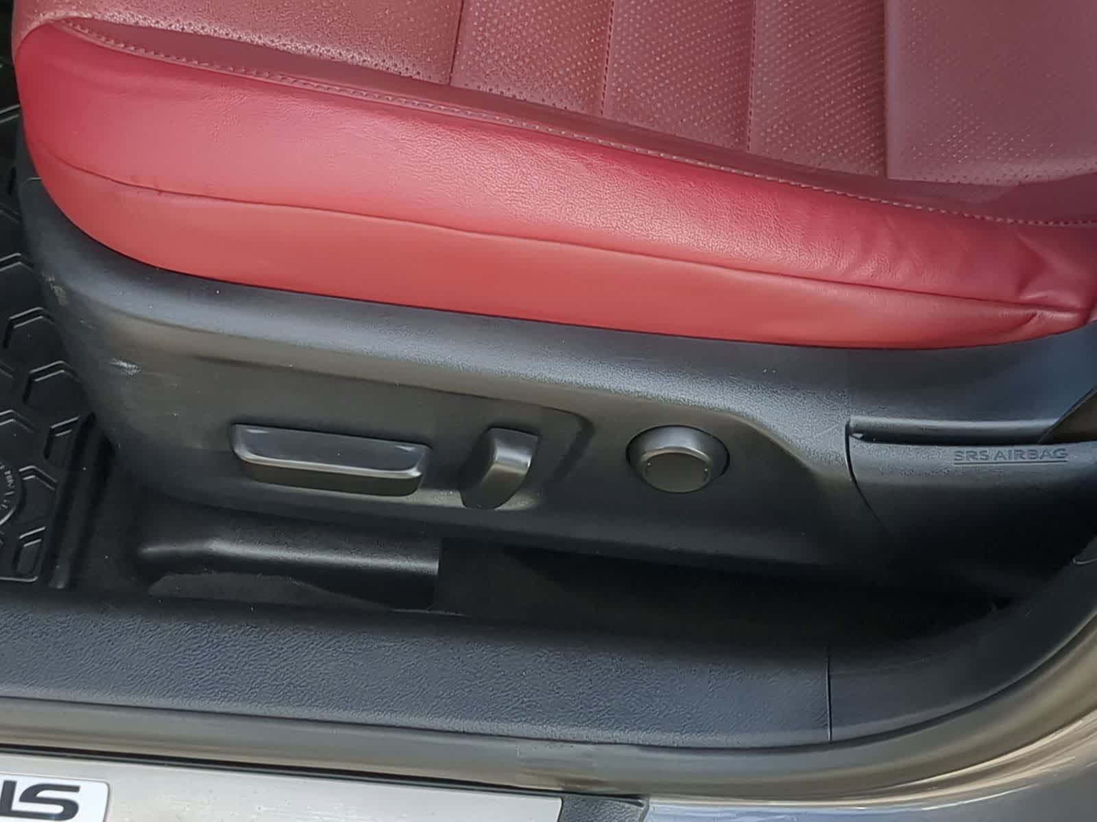 Thumbnail: 2019 Lexus IS - 22