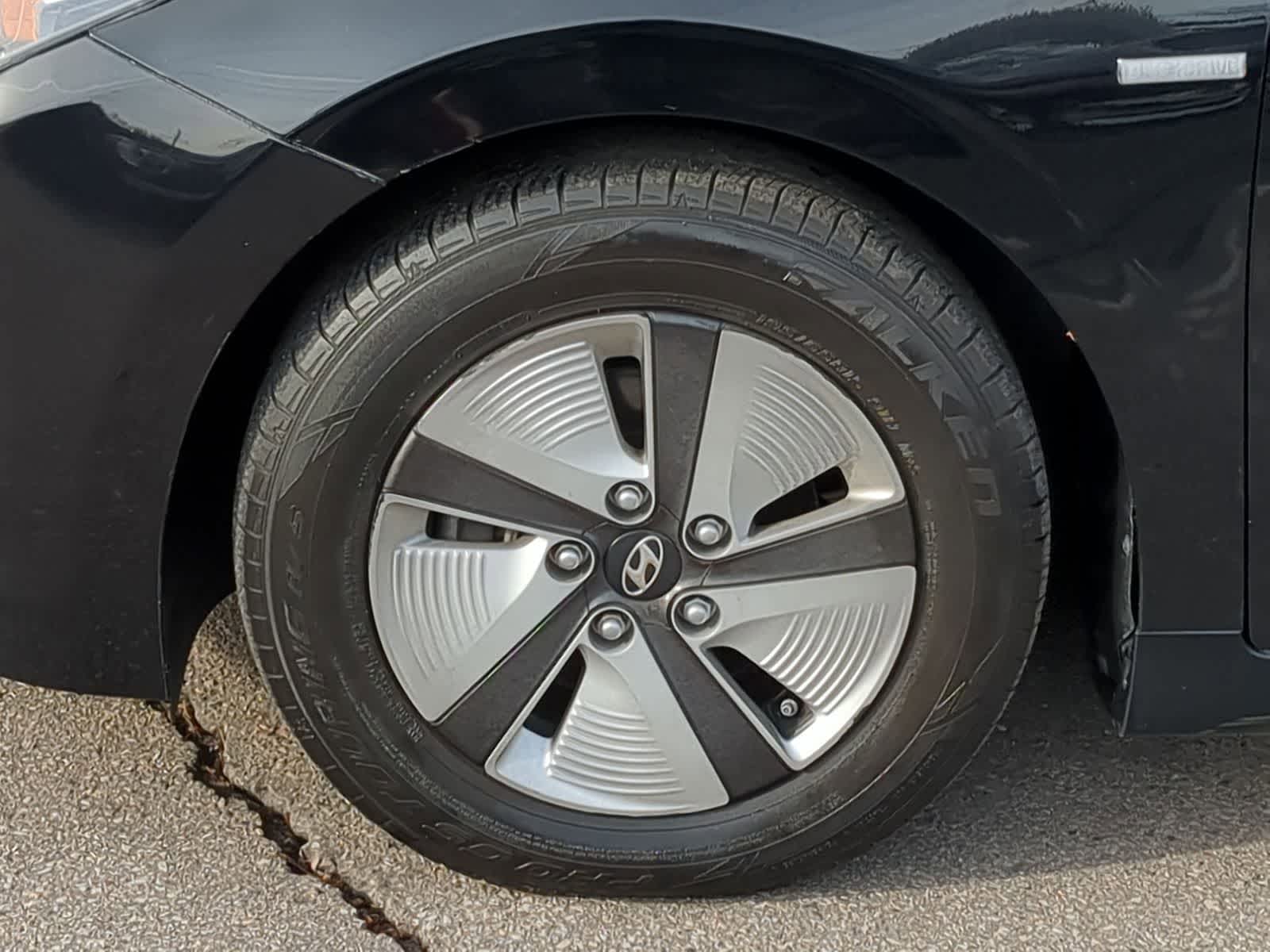 Thumbnail: 2020 Hyundai Ioniq - 16