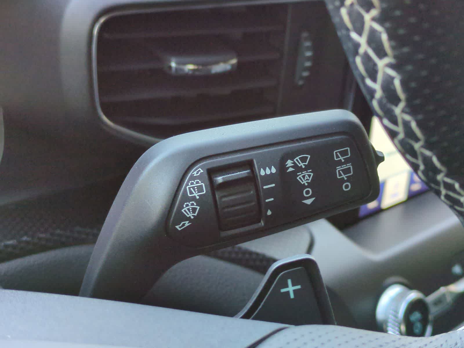 Thumbnail: 2020 Ford Explorer - 32