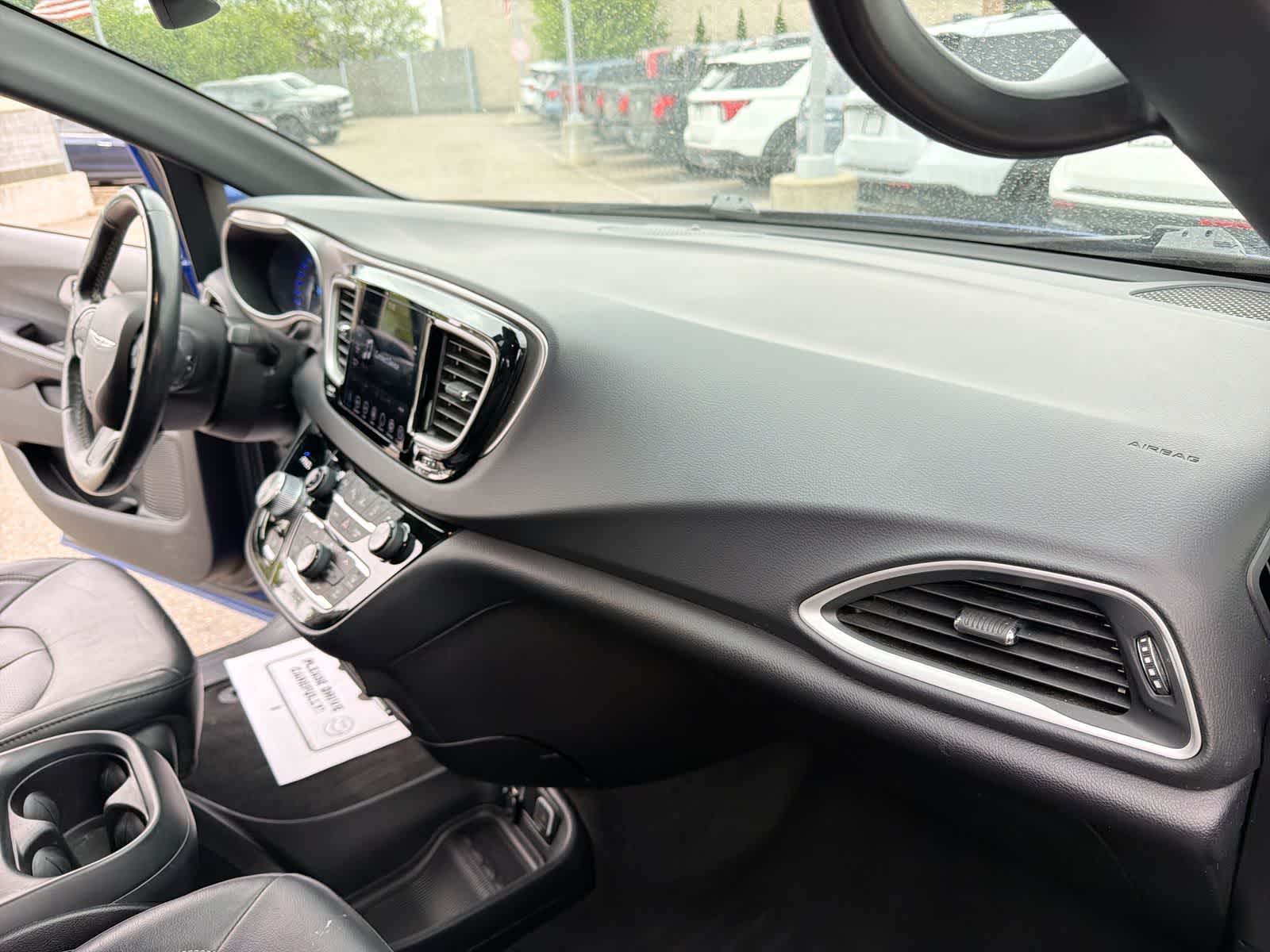 Thumbnail: 2020 Chrysler Pacifica - 20