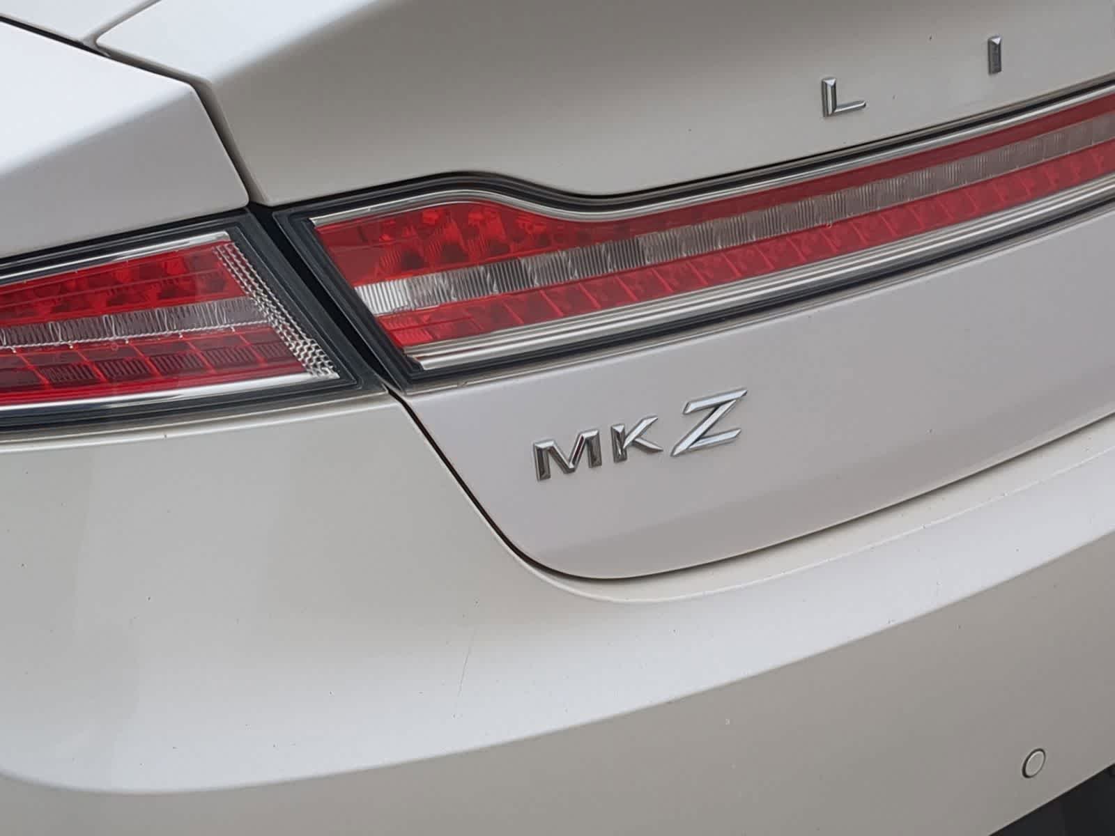 Thumbnail: 2020 Lincoln MKZ - 17
