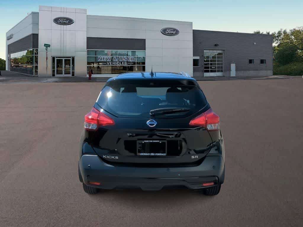 2020 Nissan Kicks SR 9