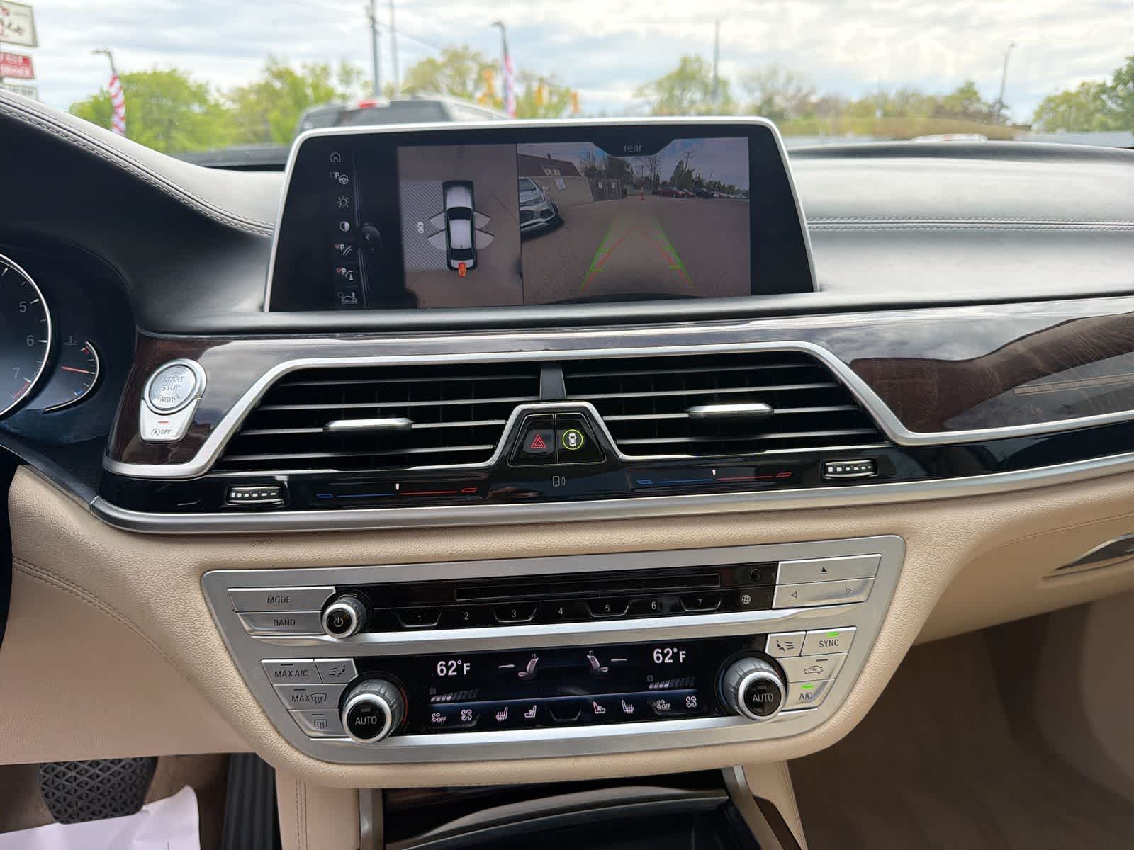 Thumbnail: 2016 BMW 7 Series - 34
