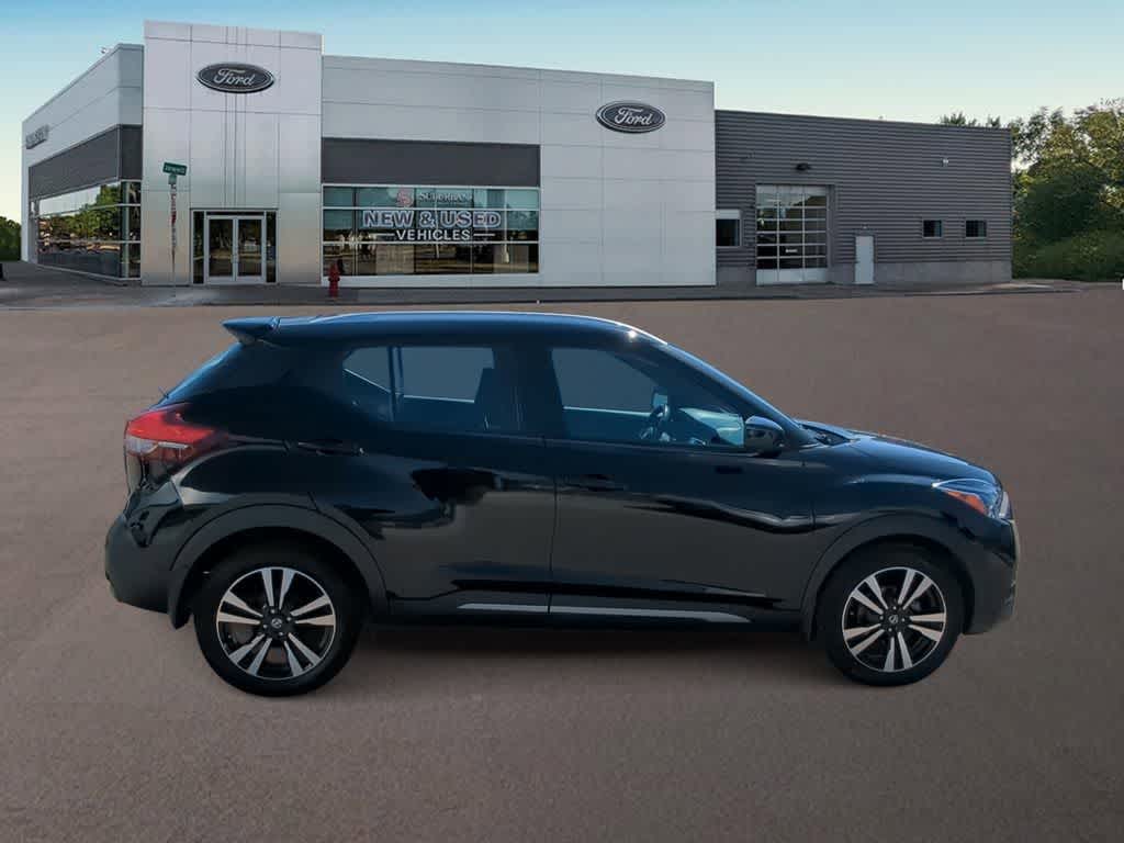 2020 Nissan Kicks SR 11