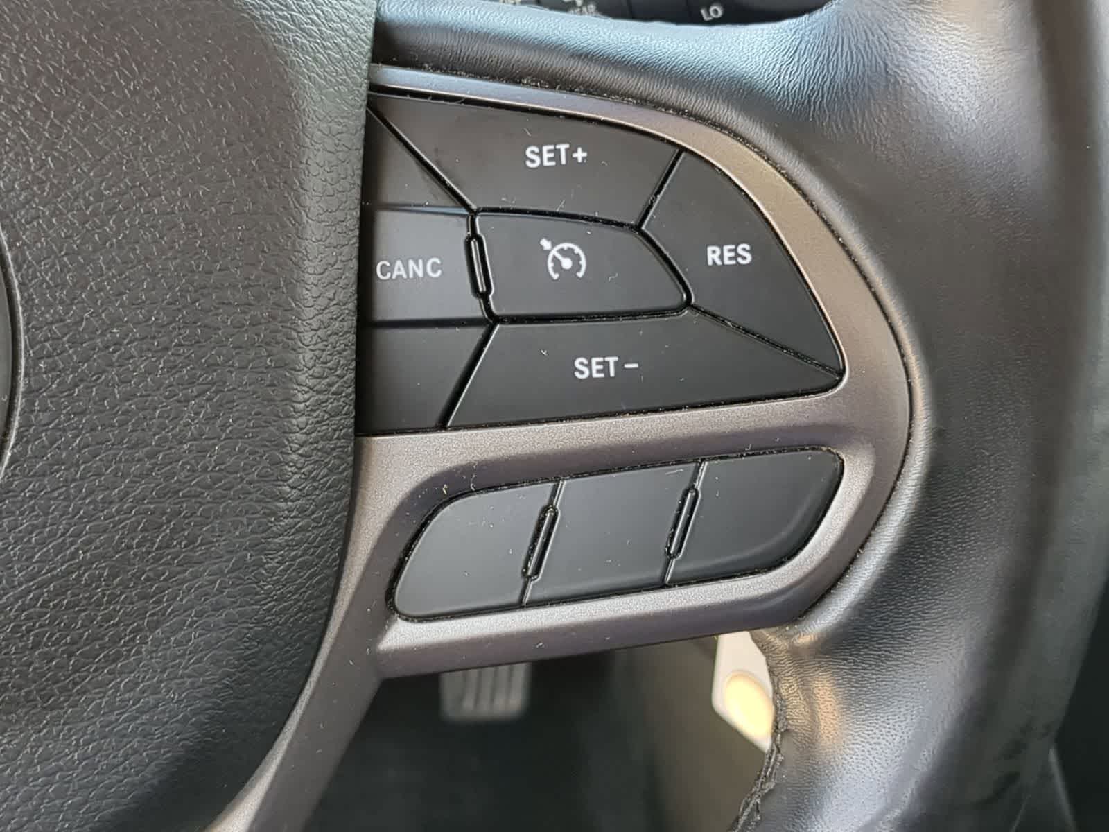 Thumbnail: 2019 Jeep Cherokee - 26