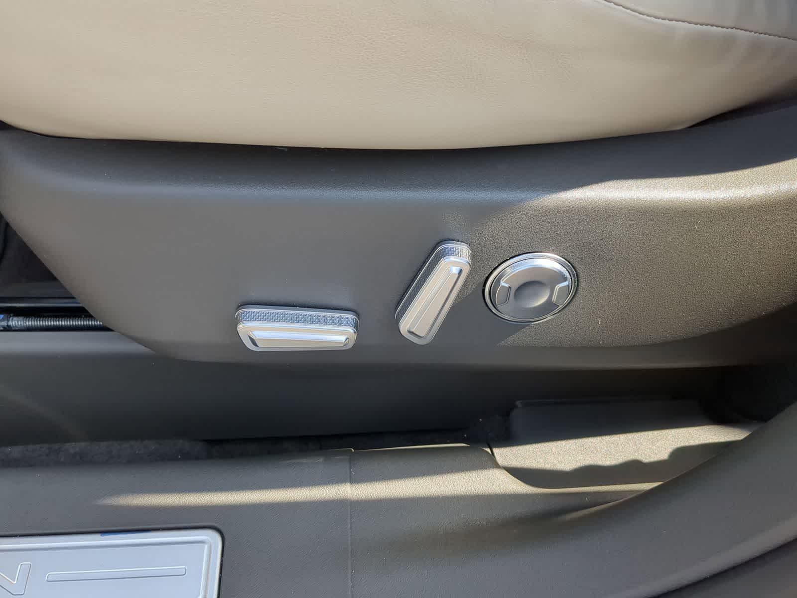 Thumbnail: 2024 Lincoln Nautilus - 21