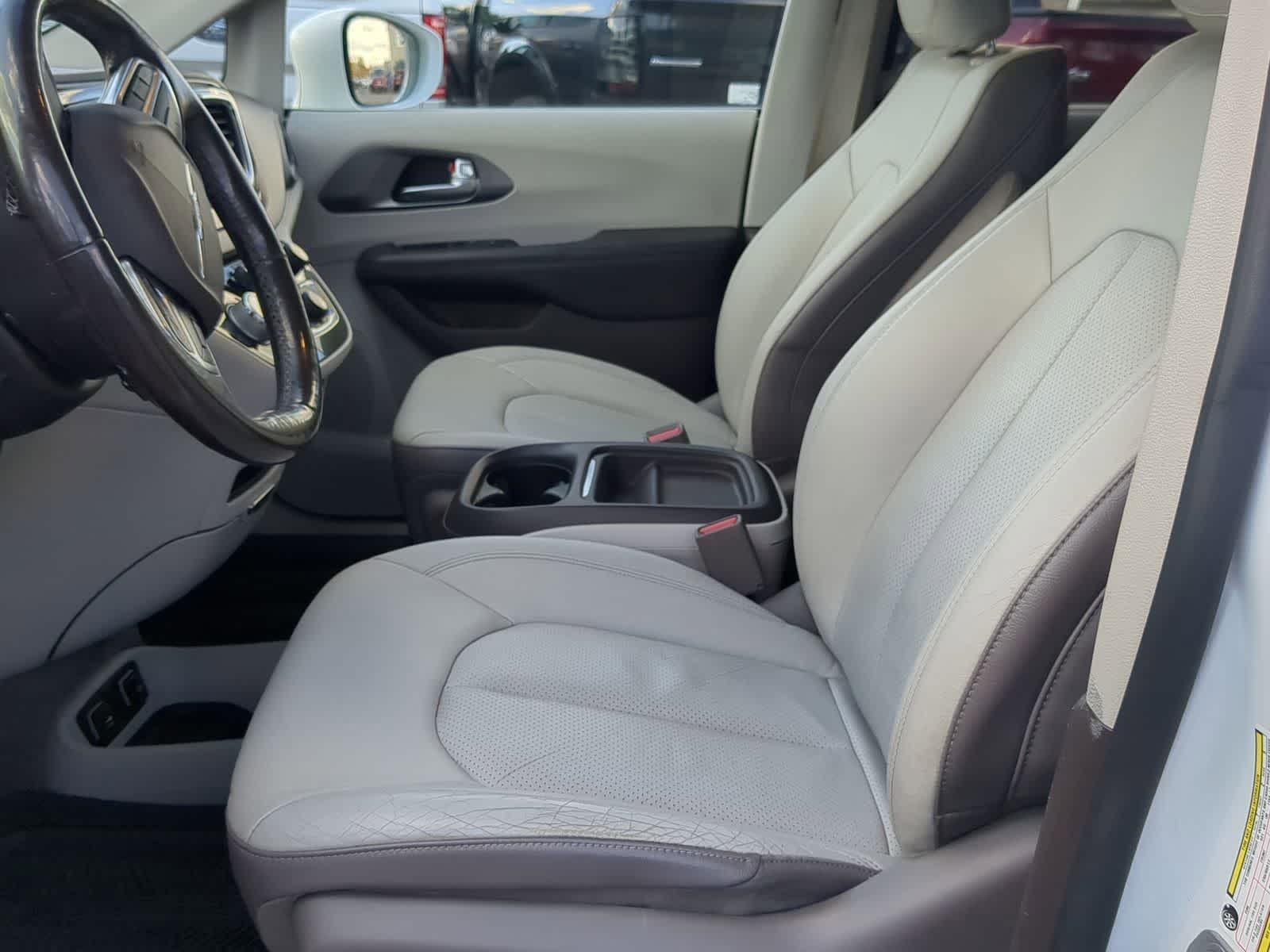 Thumbnail: 2019 Chrysler Pacifica - 19