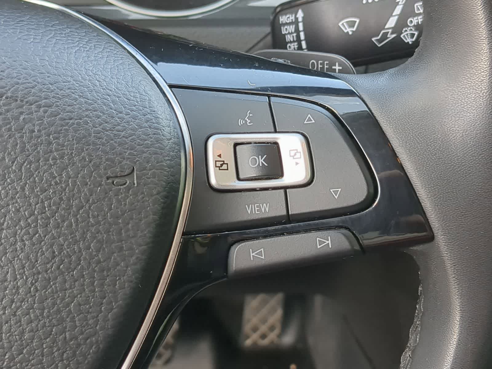 Thumbnail: 2021 Volkswagen Golf - 25