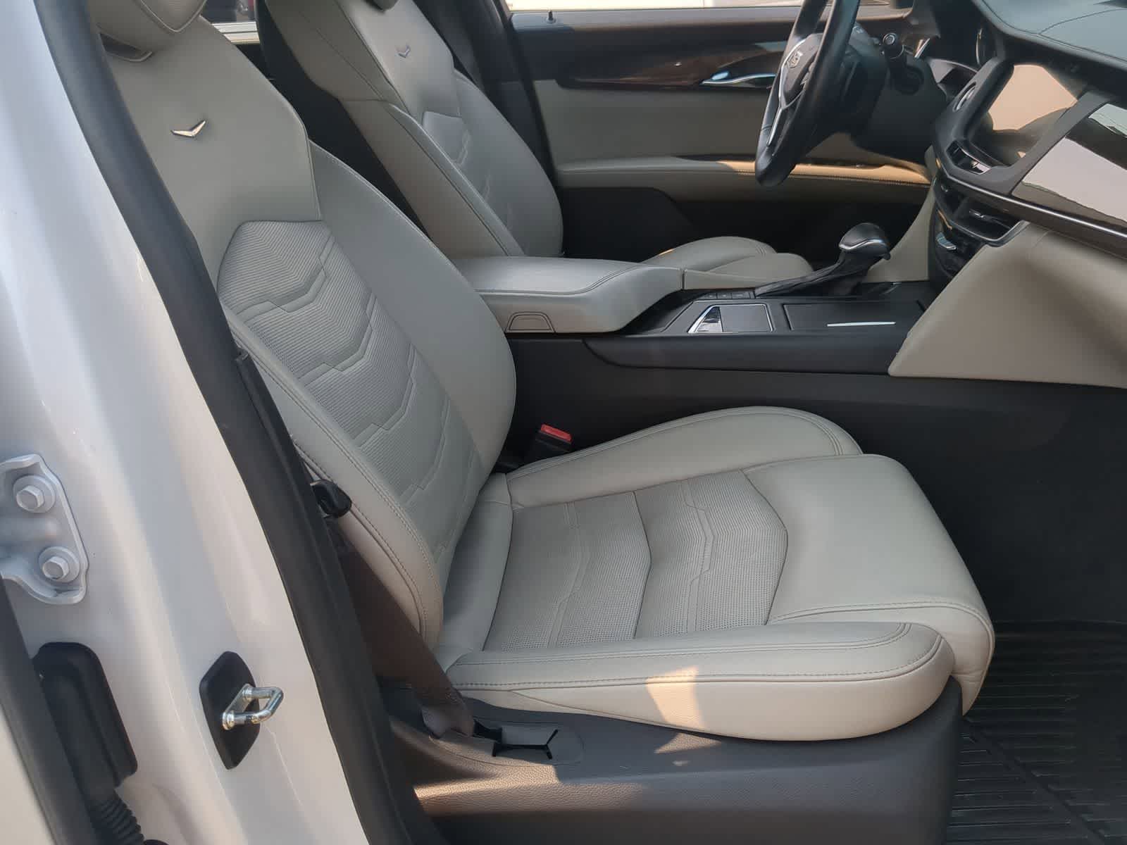 Thumbnail: 2016 Cadillac CT6 - 28