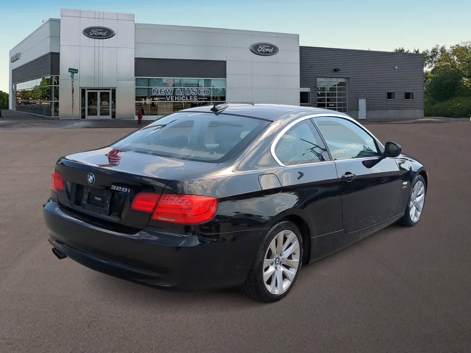 Thumbnail: 2011 BMW 3 Series - 10
