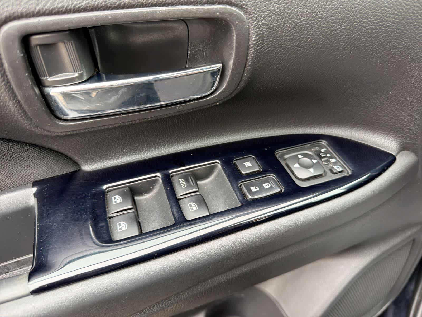 Thumbnail: 2018 Mitsubishi Outlander - 20