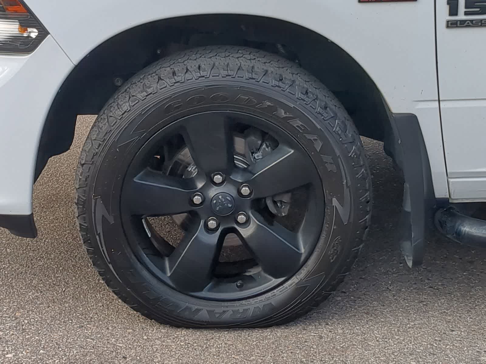 Thumbnail: 2019 RAM 1500 Classic - 19