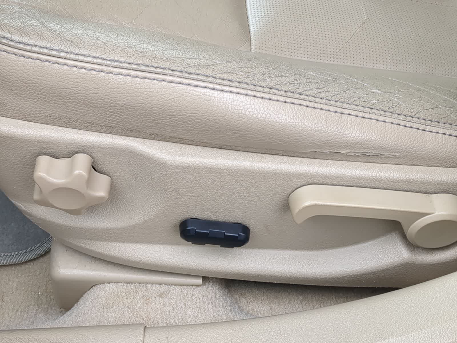 Thumbnail: 2009 Mercury Milan - 19