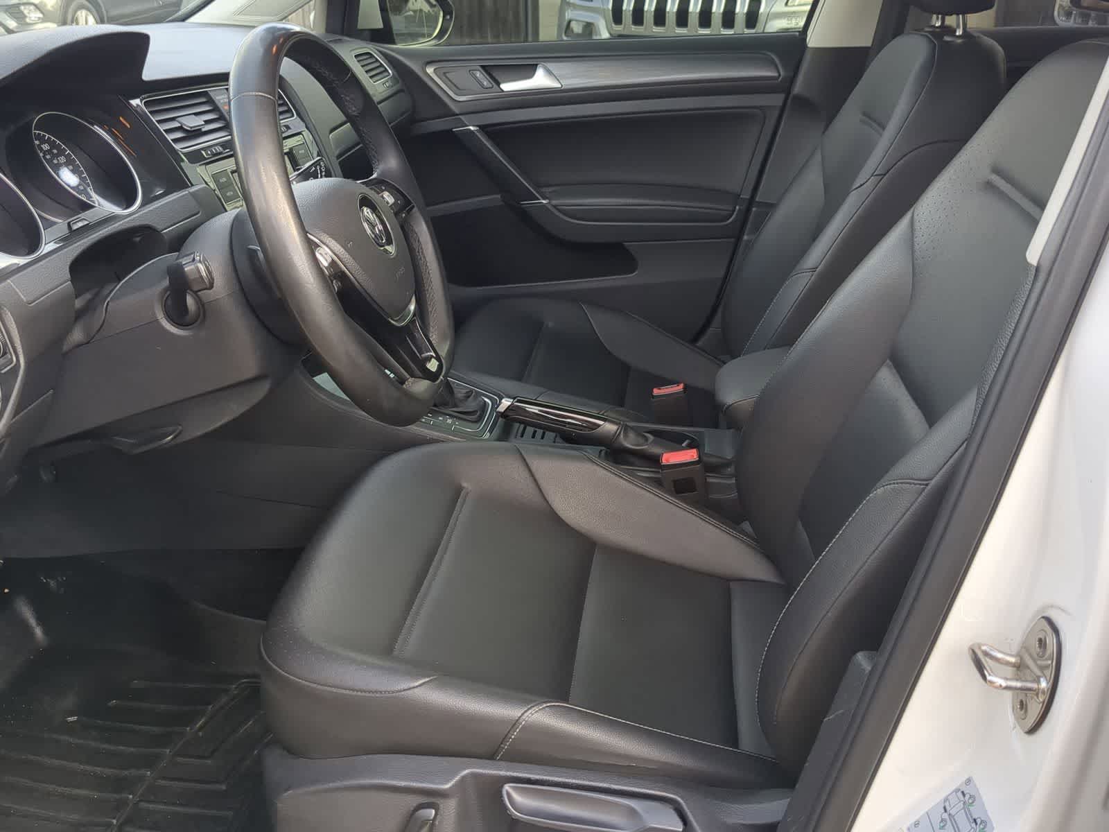 Thumbnail: 2021 Volkswagen Golf - 17