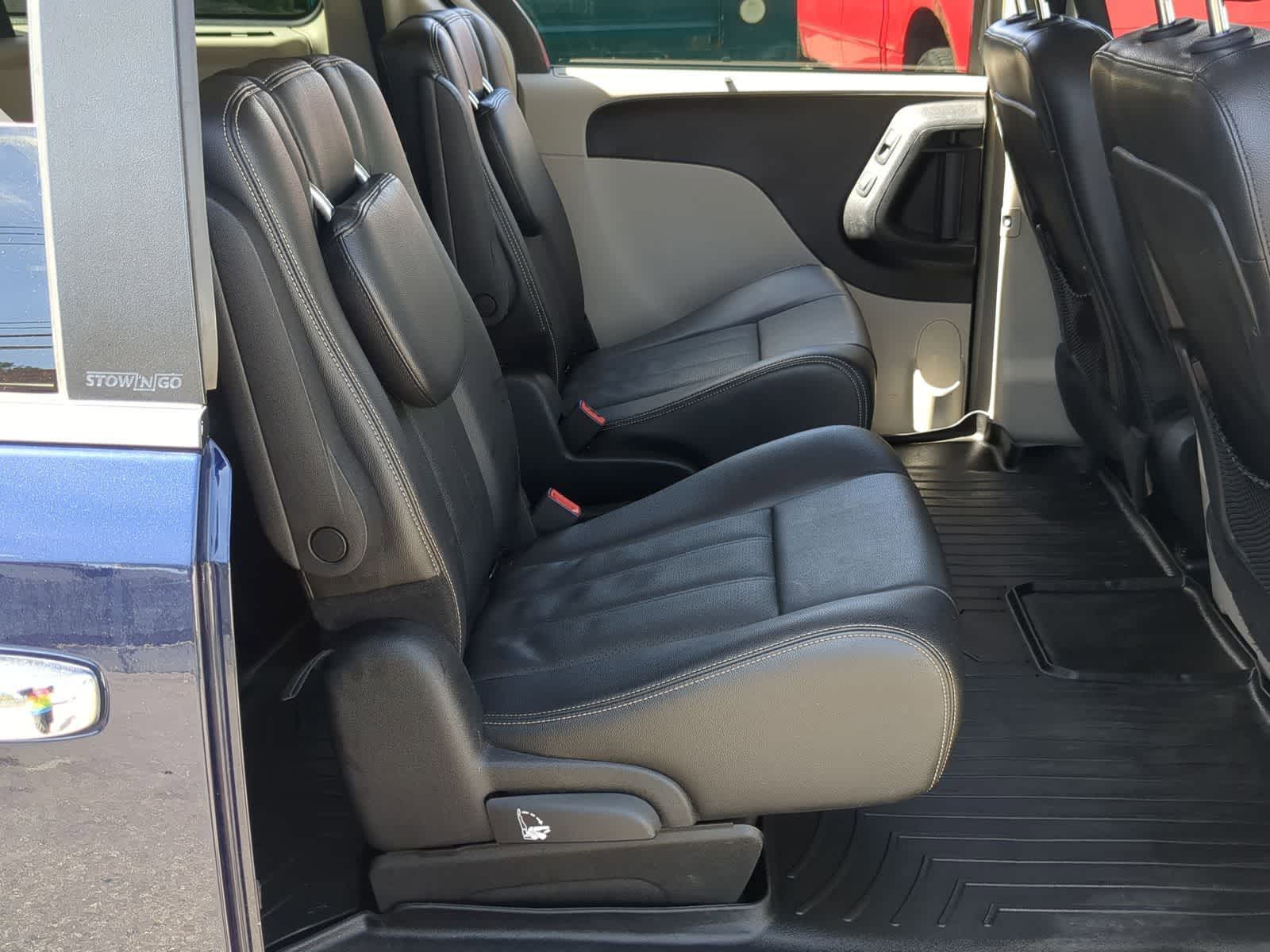 Thumbnail: 2013 Chrysler Town & Country - 27