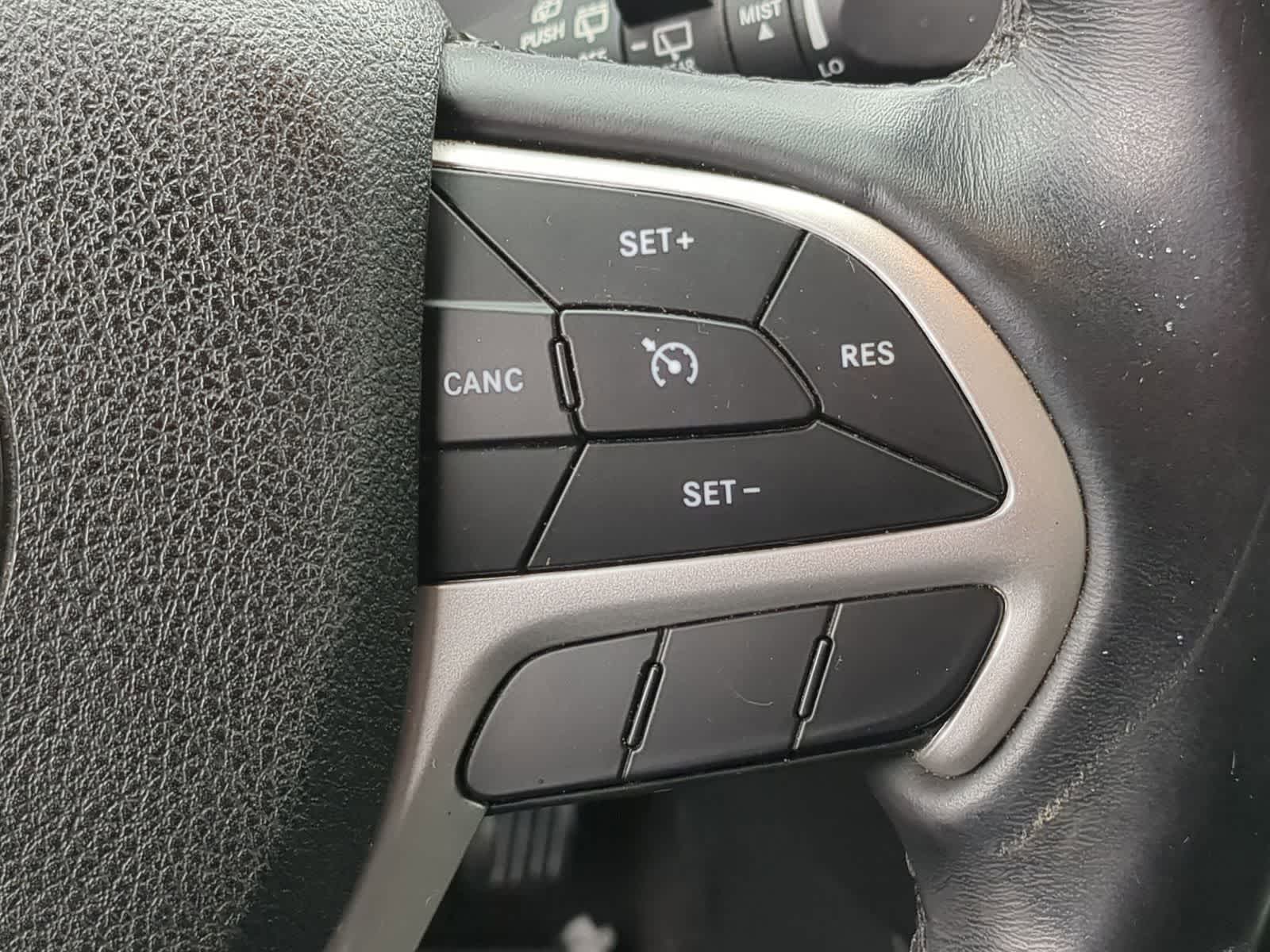 Thumbnail: 2018 Jeep Cherokee - 29