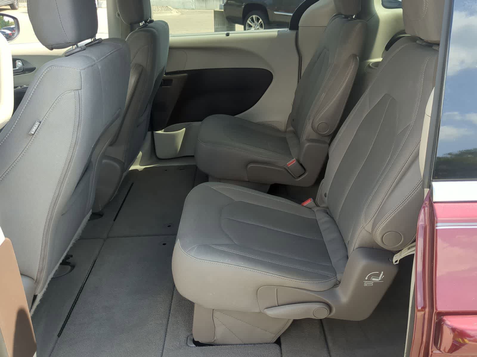 Thumbnail: 2017 Chrysler Pacifica - 24