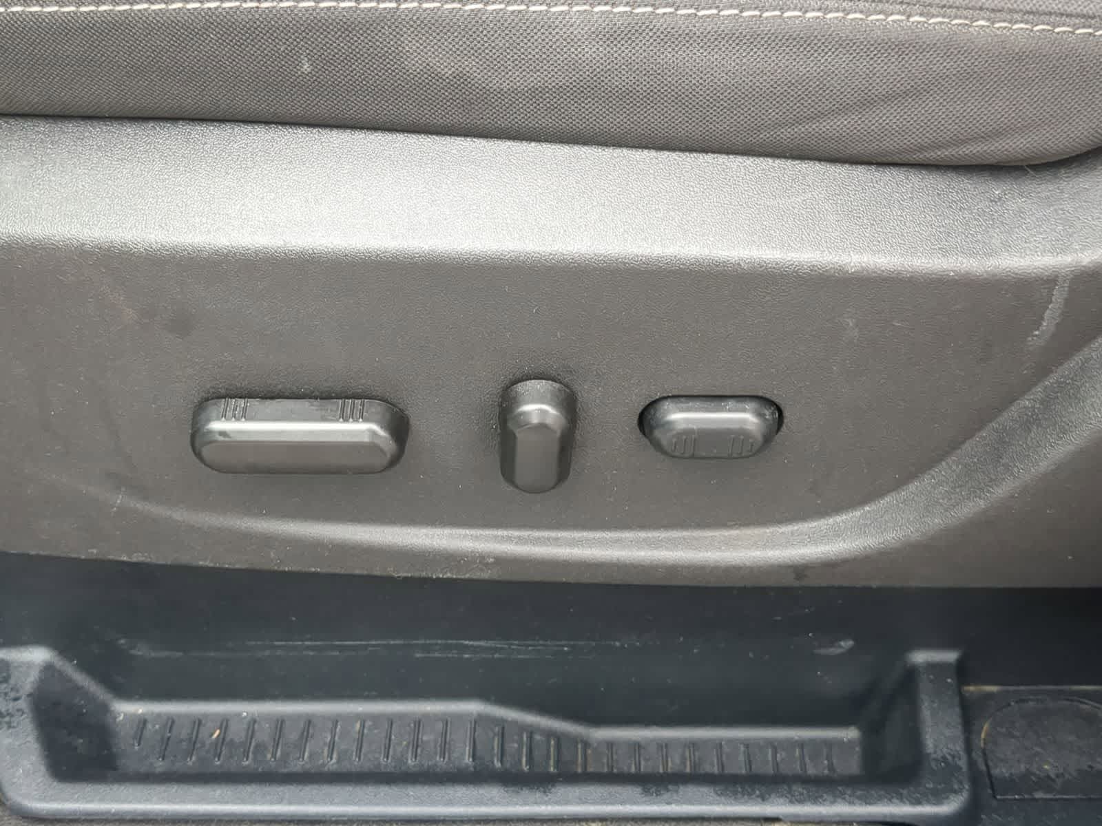 Thumbnail: 2017 Ford Escape - 21