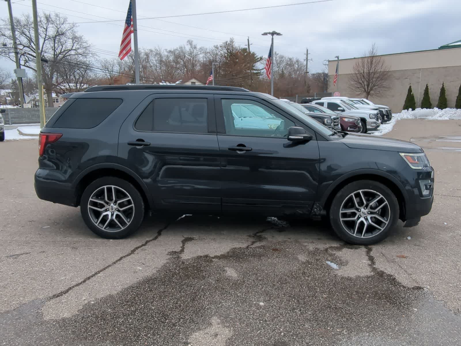 Thumbnail: 2017 Ford Explorer - 12