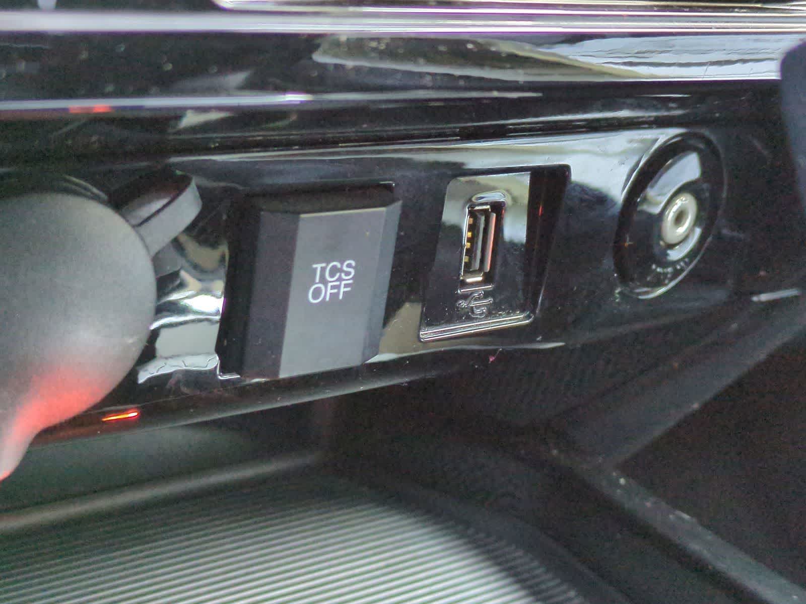 Thumbnail: 2011 Ford Escape - 33