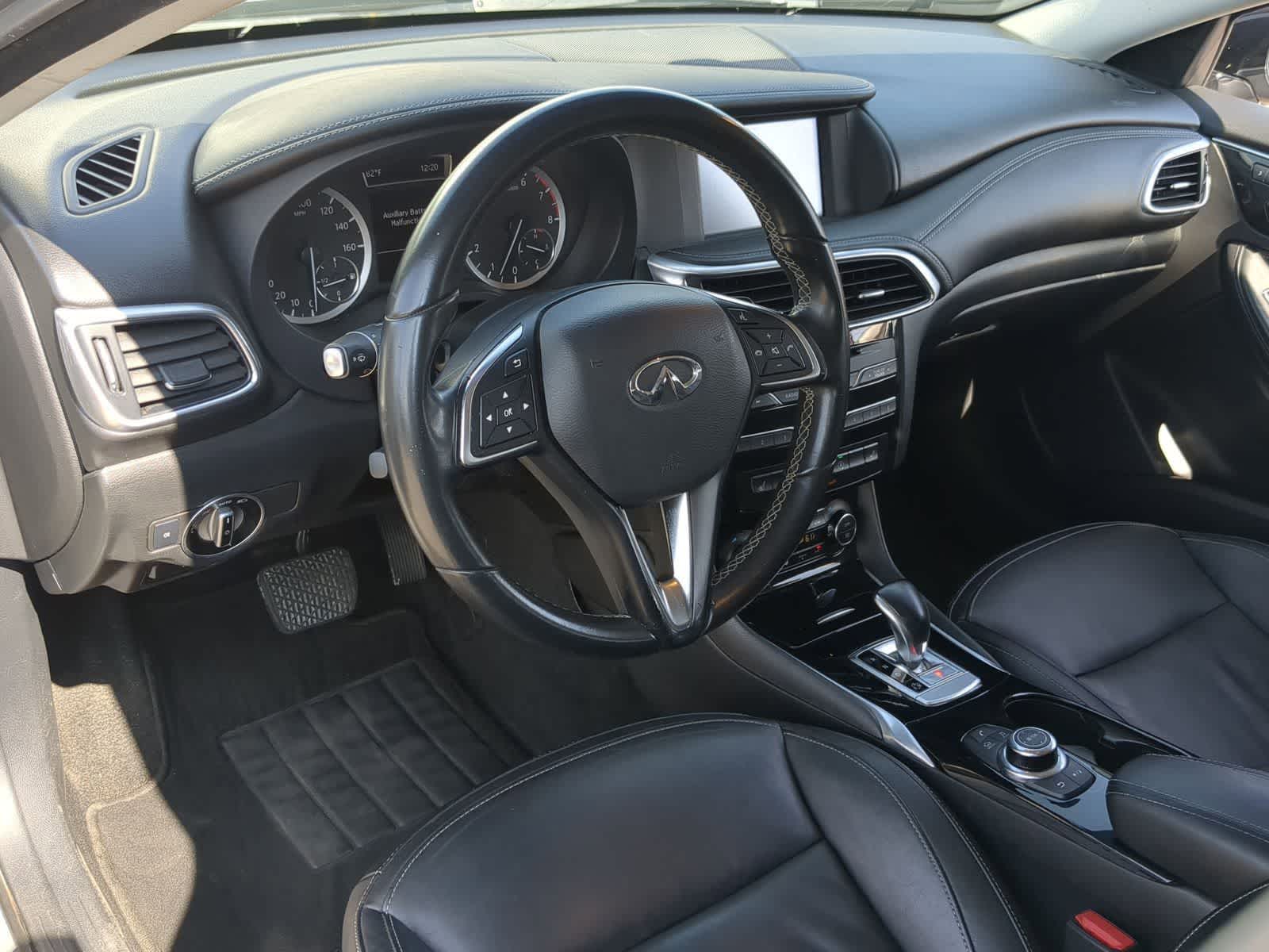 Thumbnail: 2018 INFINITI QX30 - 13
