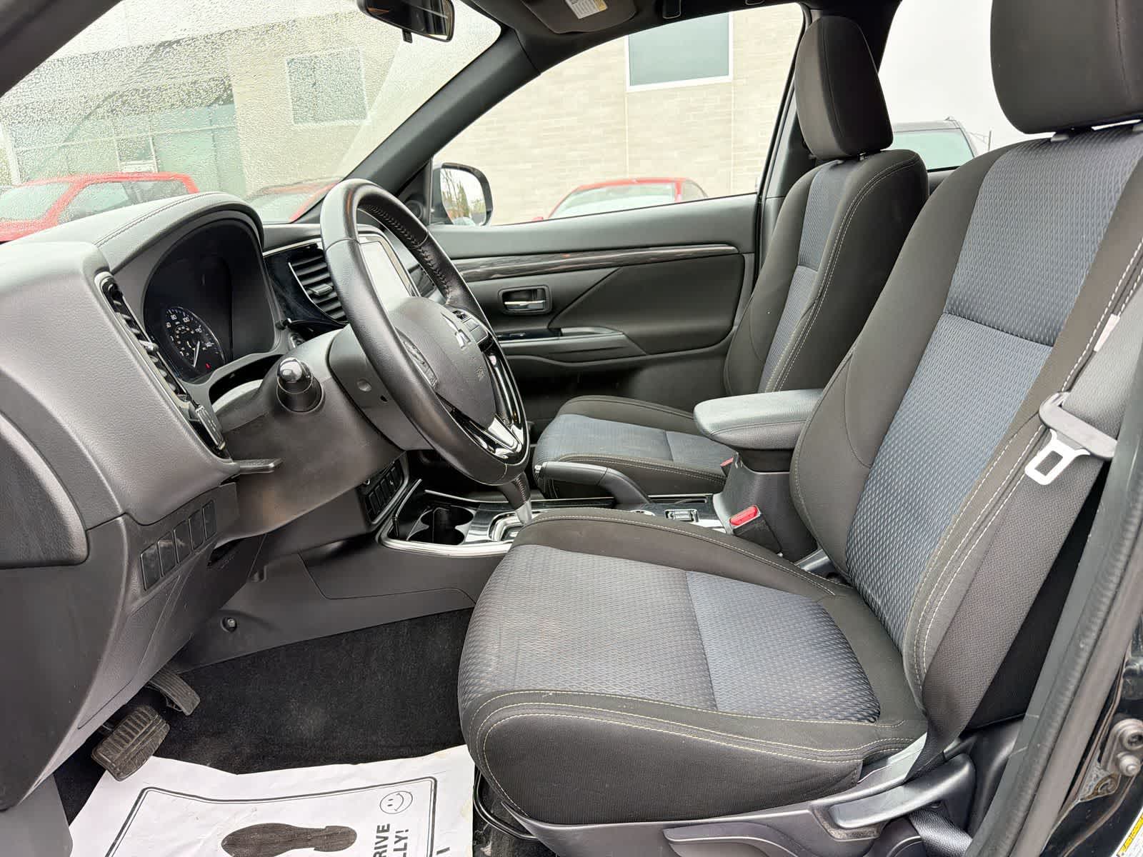 Thumbnail: 2018 Mitsubishi Outlander - 13