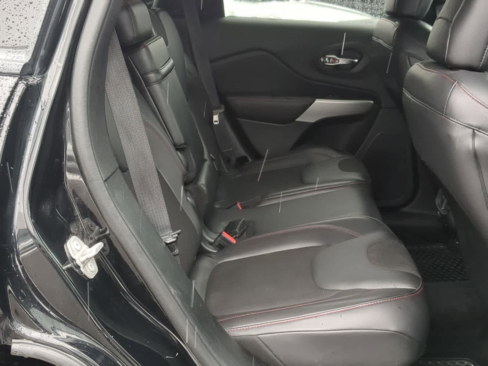 Thumbnail: 2018 Jeep Cherokee - 25