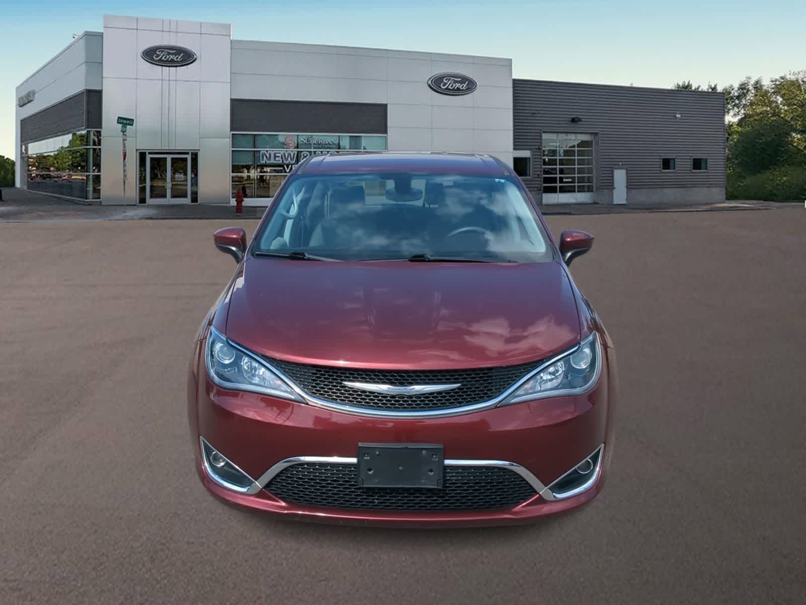 Thumbnail: 2017 Chrysler Pacifica - 3