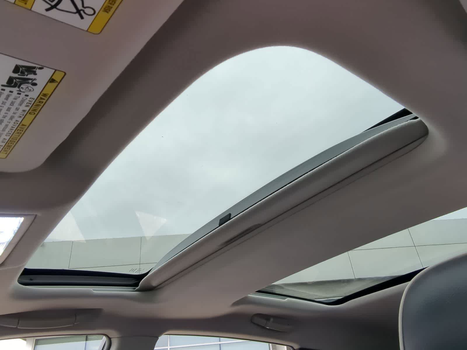 Thumbnail: 2014 Toyota Venza - 23