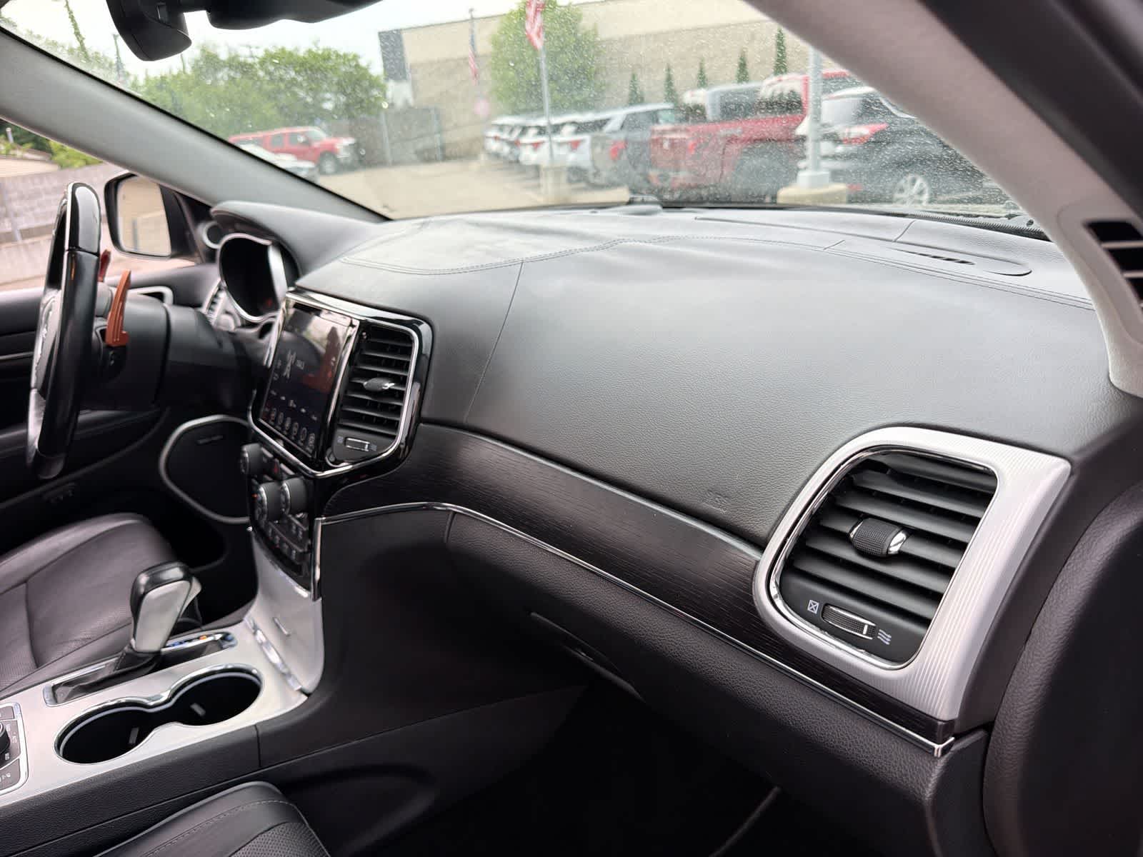 Thumbnail: 2020 Jeep Grand Cherokee - 20