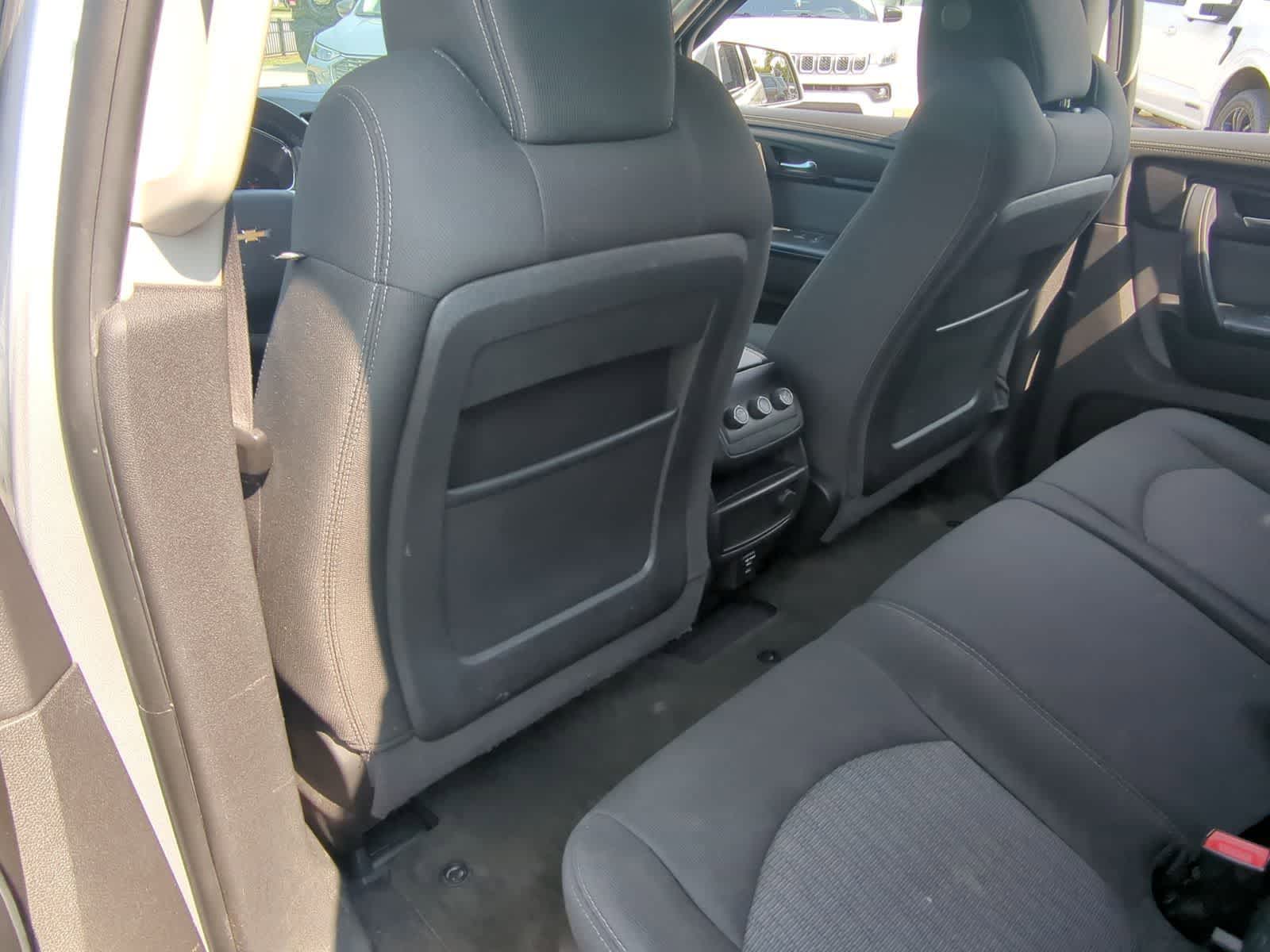 Thumbnail: 2014 Chevrolet Traverse - 24