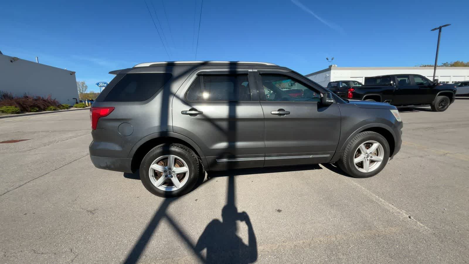 Thumbnail: 2016 Ford Explorer - 10