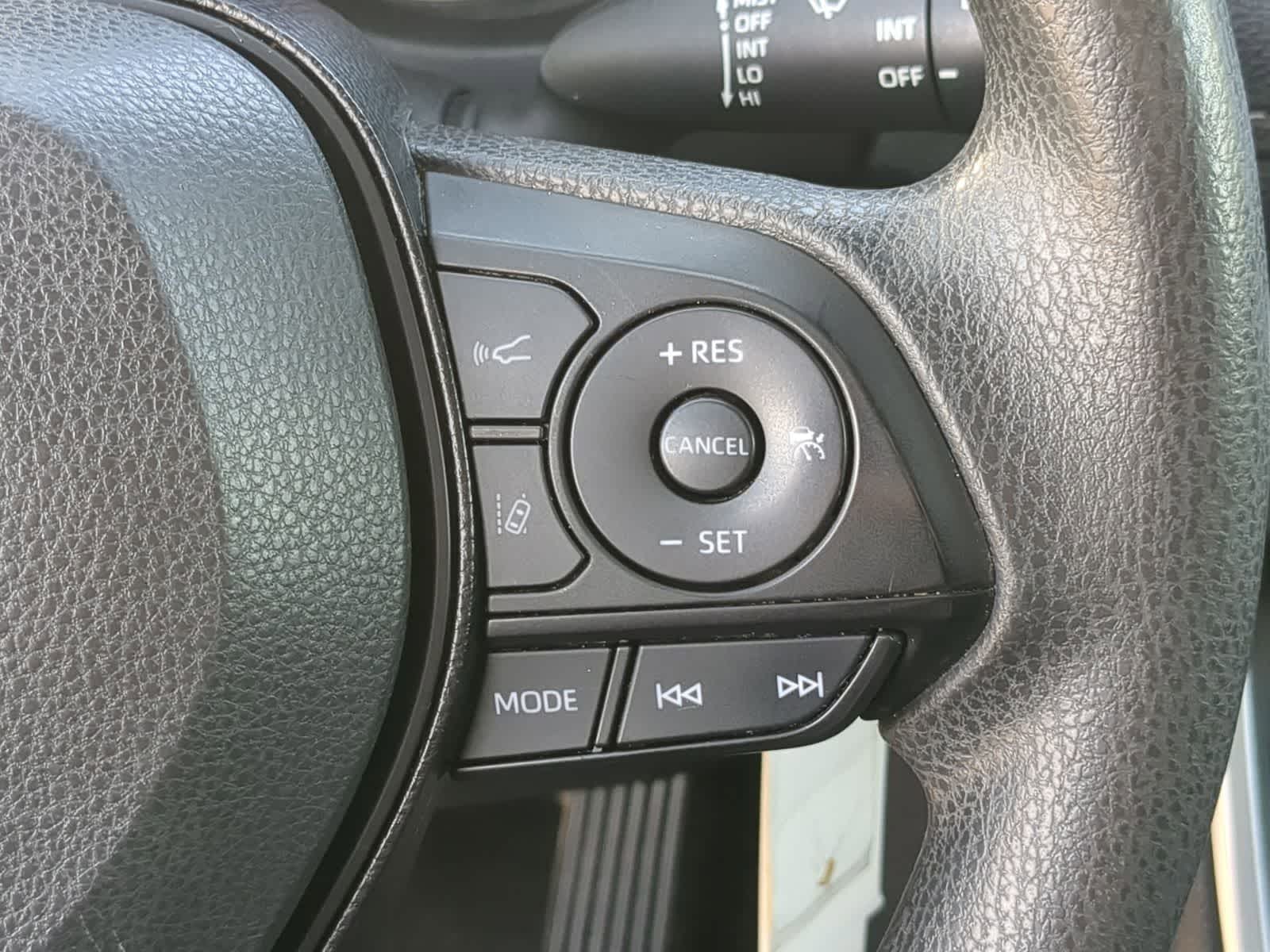 Thumbnail: 2020 Toyota RAV4 - 24