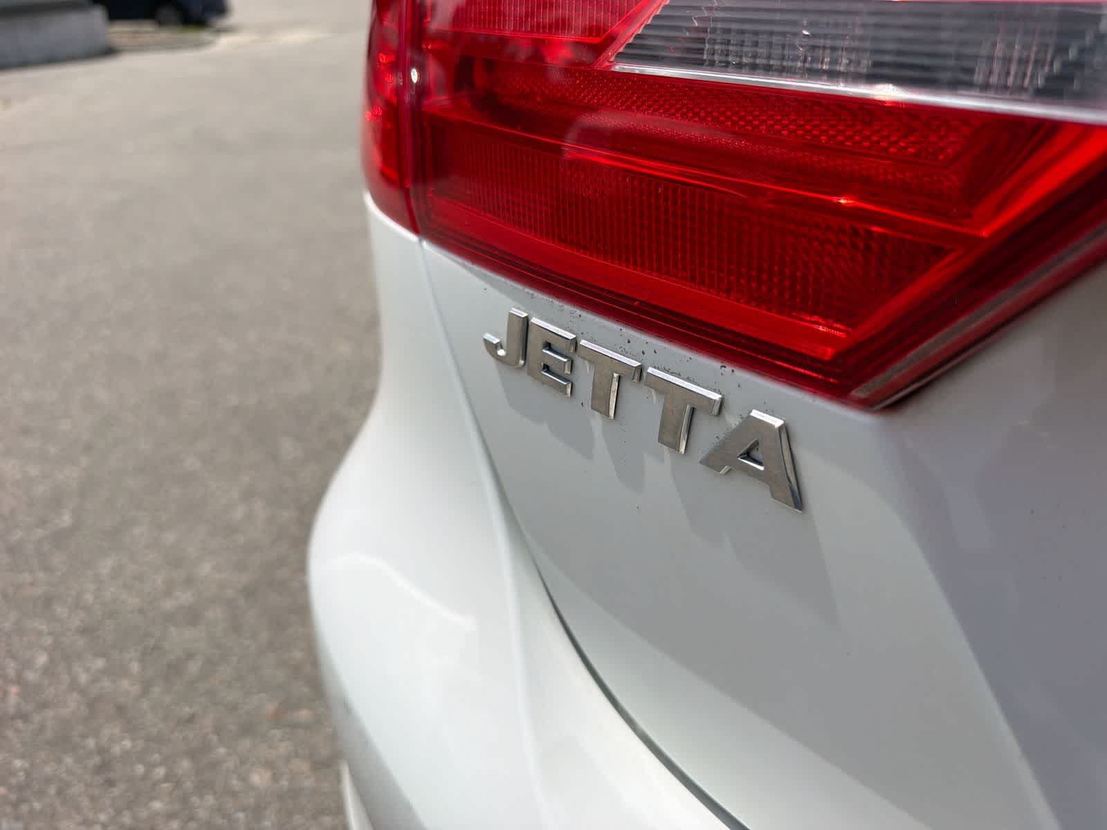 Thumbnail: 2011 Volkswagen Jetta - 14