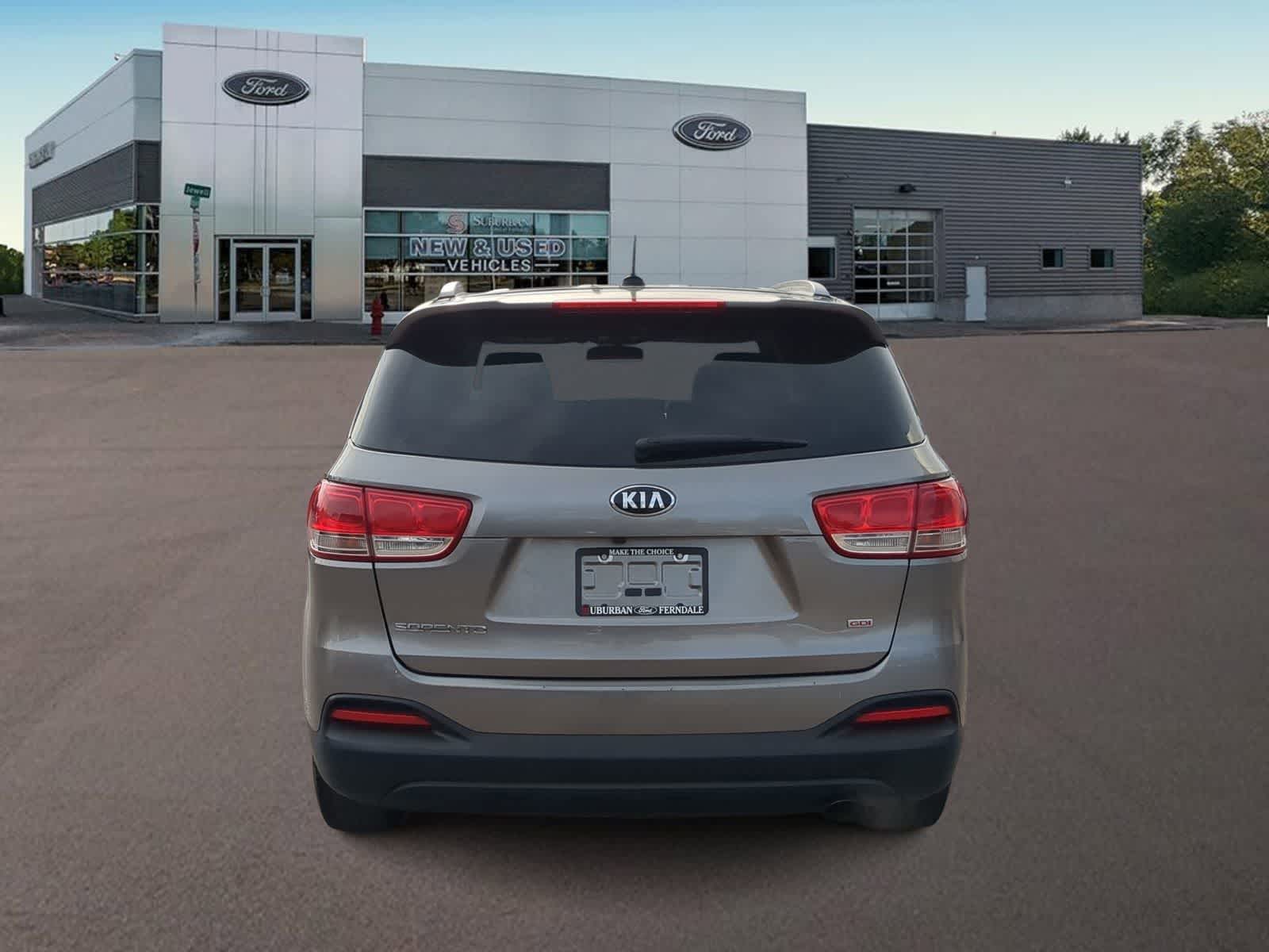 Thumbnail: 2017 Kia Sorento - 9