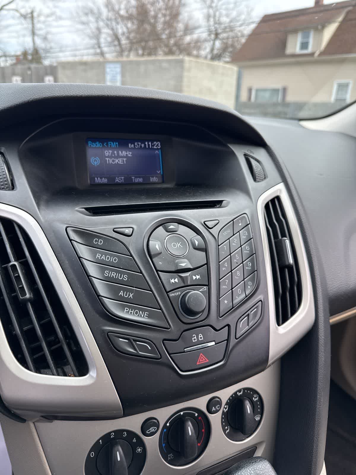 Thumbnail: 2013 Ford Focus - 24