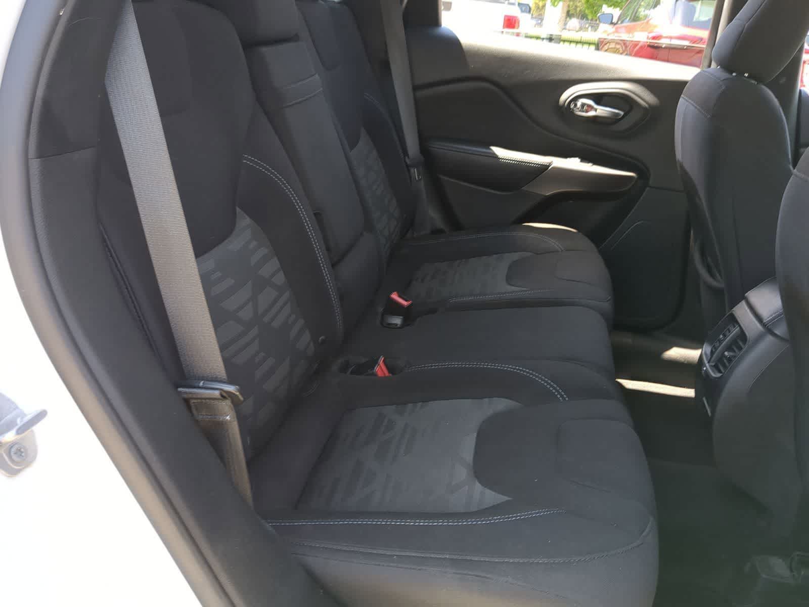 Thumbnail: 2019 Jeep Cherokee - 22